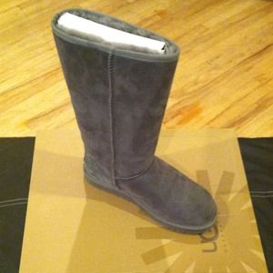 🌷Gray classic tall Uggs NWT