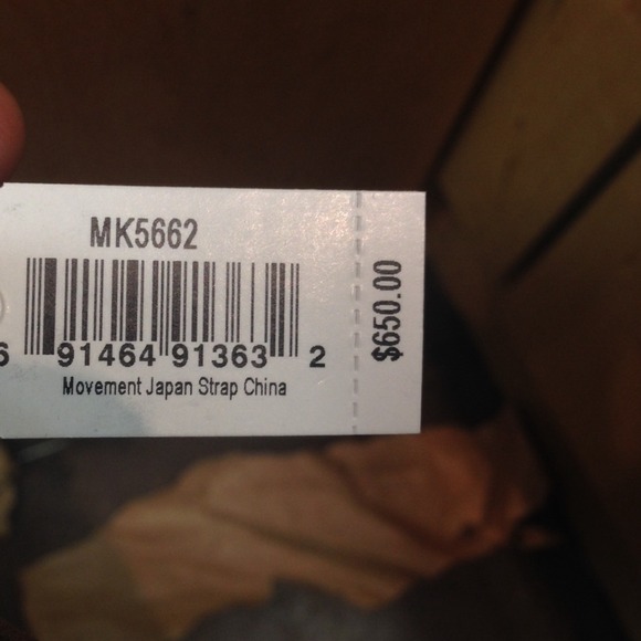 Michael Kors limited edition NY runway 🚫NO TRADES - Picture 2 of 4