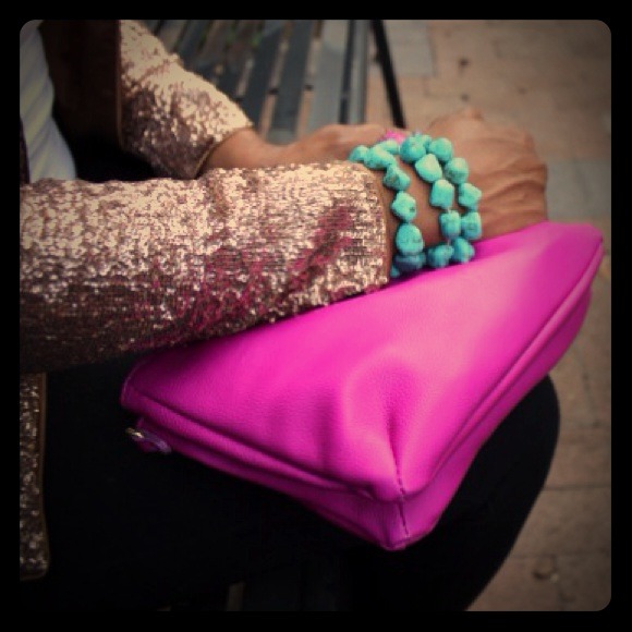 H&M Handbags - 🎉Host Pick🎉H&M Fuchsia Shoulder bag