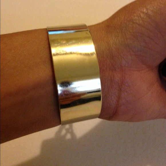 H&M Gold Dangle Chain Bracelet ! Adjust to size! - Picture 2 of 3