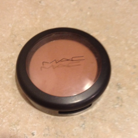 🎃Sold🎃MAC blush Sincere