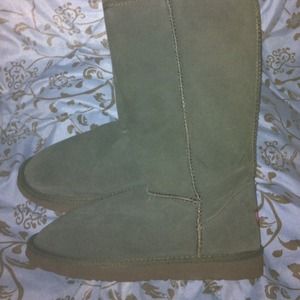 💜BN Grey Ukala Boots💜