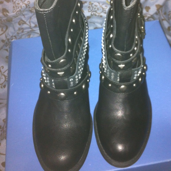 ⭐BNIB Black Biker Boots By Simply Vera Wang⭐