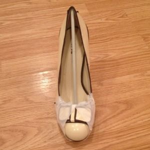 Ladies dress shoes only have size 8 available!