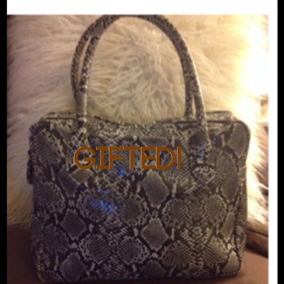 ⭐️GIFTED🌟Faux python handbag