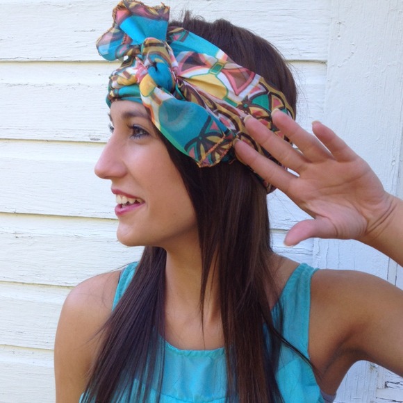 Scarf - Picture 2 of 4