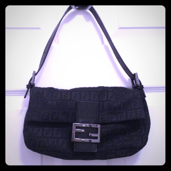 Authentic Fendi shoulder bag - Picture 1 of 1