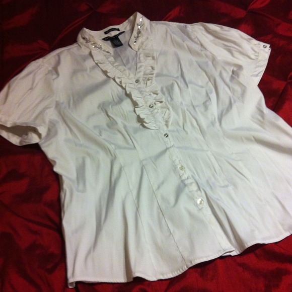 🚫SOLD%🚫IN BUNDLE%% White beaded stretchy blouse