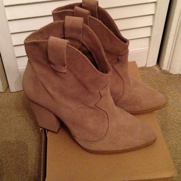 Zara size 6 booties