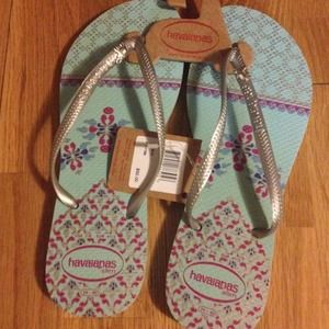 Havaianas Slim flip flops size 7/8  Gorgeous! NWT!