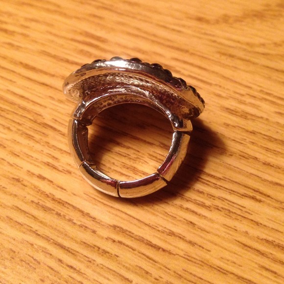 Ring - Picture 3 of 4