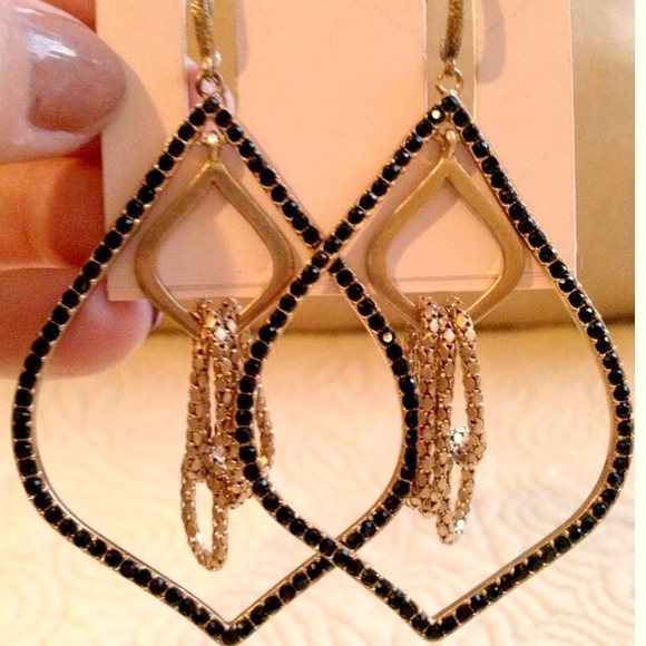 📦Sold in bundle!📦Laundry Black/gold earrings