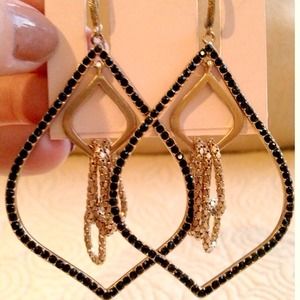 📦Sold in bundle!📦Laundry Black/gold earrings