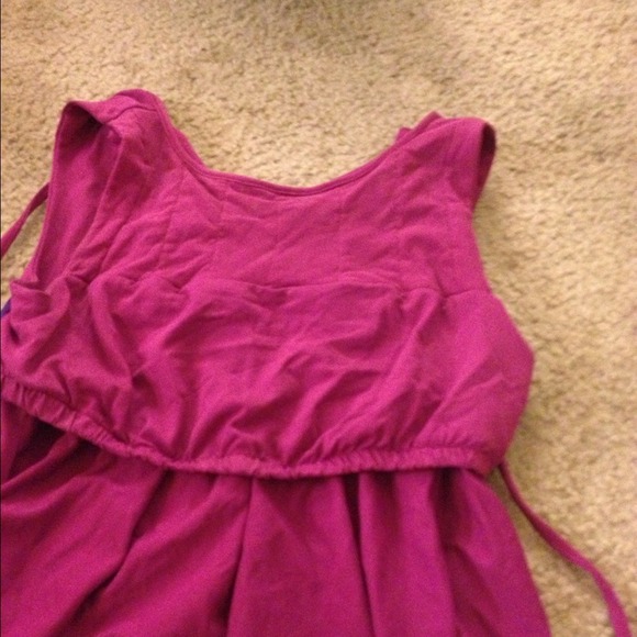 Purple sleeveless top with ruffles - Picture 2 of 3