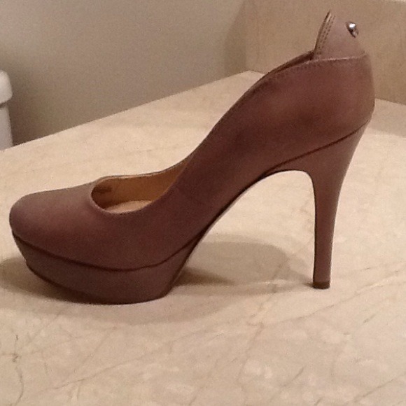 Guess tan