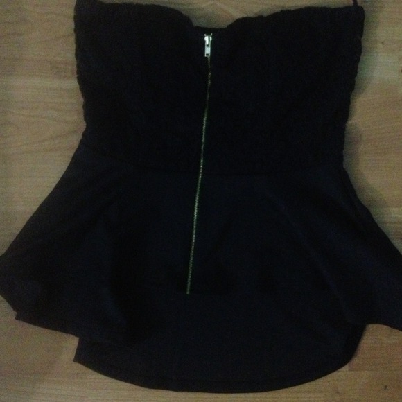 Cute zipper lacey tube top!