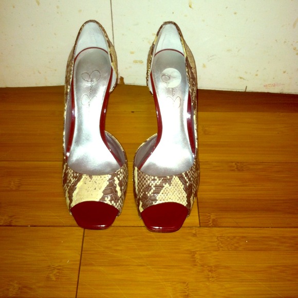 Jessica simpson heel