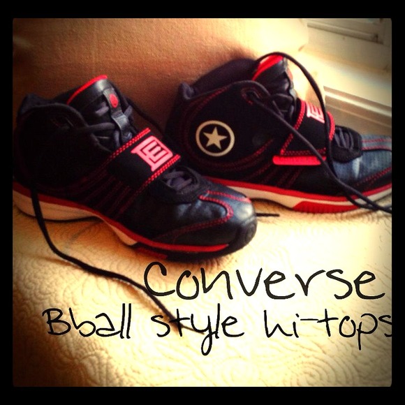📦SOLD IN BUNDLE!📦Converse hi-top tennis shoes