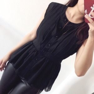 ✖️SOLD✖️Black Pleaded Peplum Top