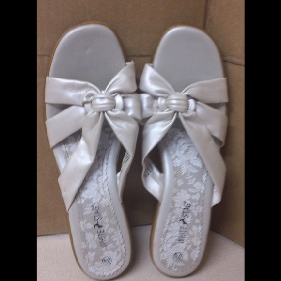 💰White Stag Silver Colored Sandals💰