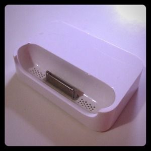 SOLD!!! iPhone 4/4s charging dock