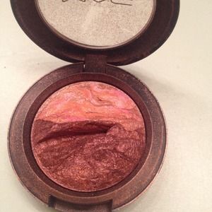 MAC mineralizing eye shadow duo