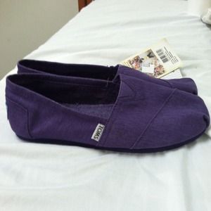 ON HOLD FOR am3lia -- Earthwise Vegan Slip-On TOMS