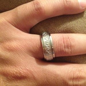 Titanium band men's size 71/2 8 spinning ring