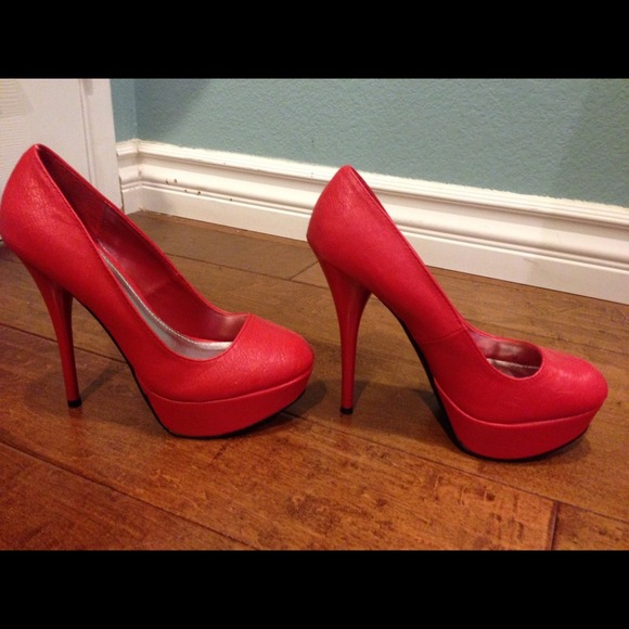 Red pumps 👠
