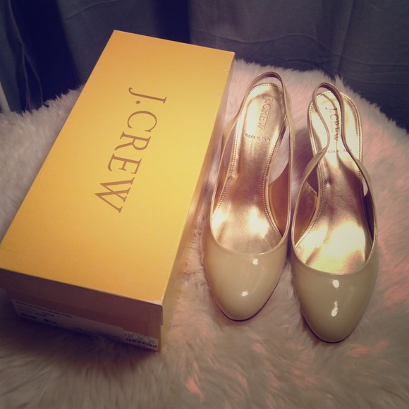 NWT JCrew Italian Patent leather pumps in Lemon - Picture 1 of 4