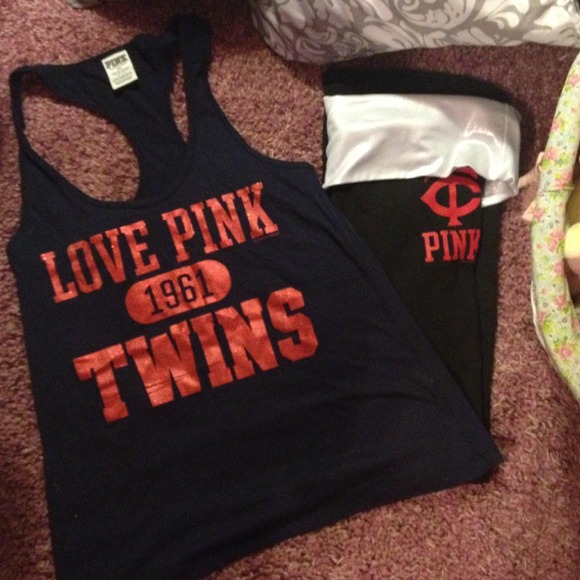 ❌SOLD❌ Yoga pant & tank top sent