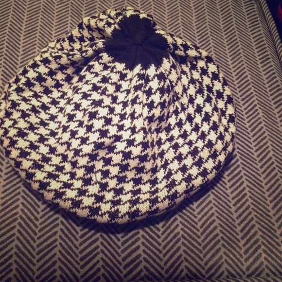 Houndstooth beanie