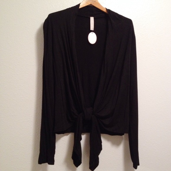 L A S T  C A L L - Gilli blk tie in front cardigan
