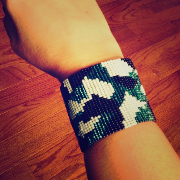 🔥REDUCED🔥Hip hand-beaded bracelet. Trendy piece. - Picture 1 of 2