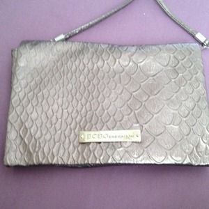🔥🔥JUST REDUCED🔥🔥BCBG silver cross body bag.