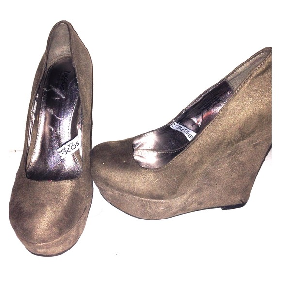 Mossimo grey suede wedges ☺️
