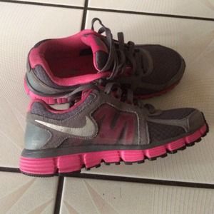 Pink and grey nike dual fusion size 7.5 in womens