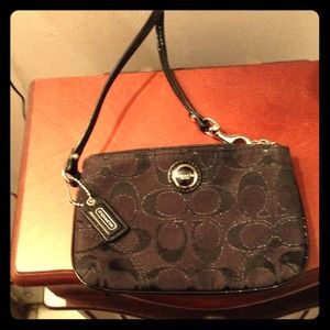 Hold for @oyuki76. Authentic black coach wristlet