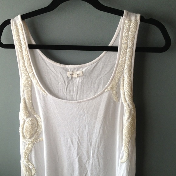 🔴SOLD🔴 White tank - Picture 2 of 3