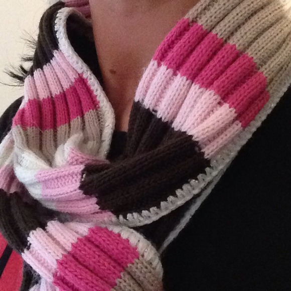 Striped Knit Fashion Scarf - Picture 4 of 4