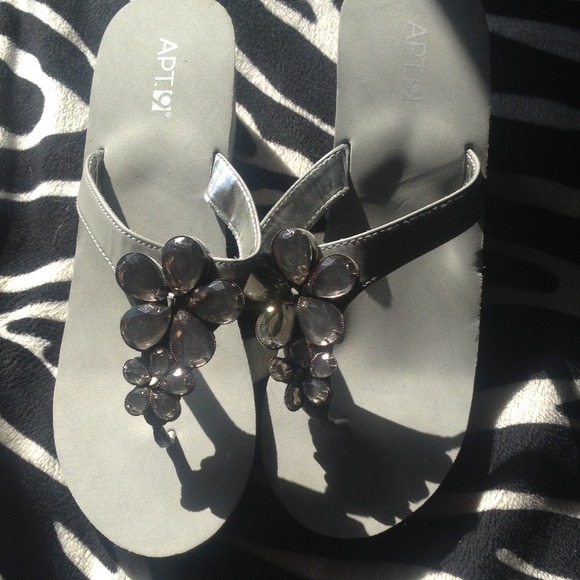 *SOLD* Price cut* Apt. 9 jeweled flower flip flops