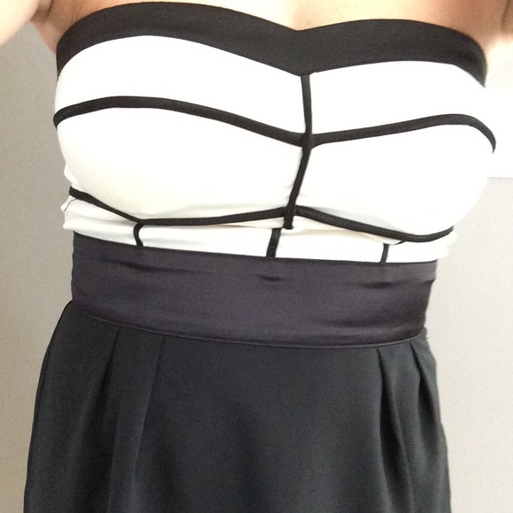 ๐HOST PICK๐Fab'rik Black & White Strapless Dress - Picture 3 of 3