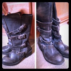 BUNDLE SOLD! With cross body chain ❤️💋