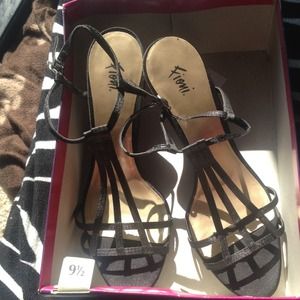 *SOLD* Price cut** Fancy, classy black satin heels