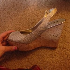 Open-toed guess wedges