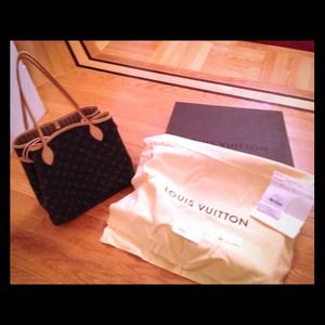100% authentic Louis Vuitton Neverfull MM  sold