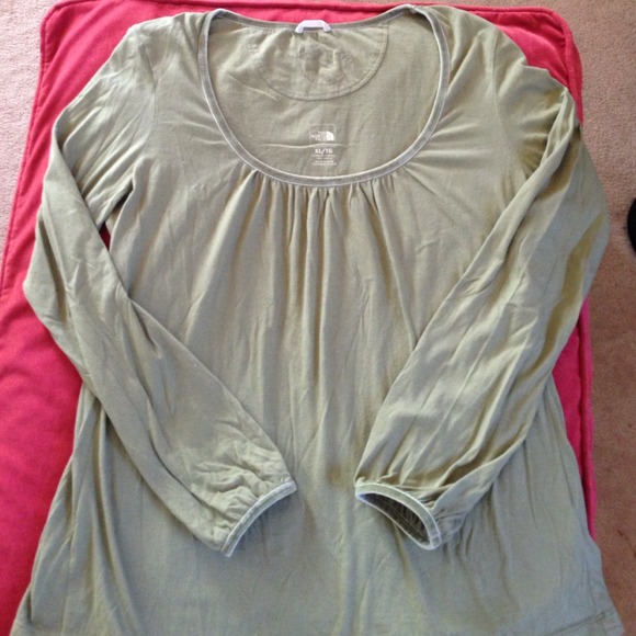 North Face scoop neck T with velvet trim
