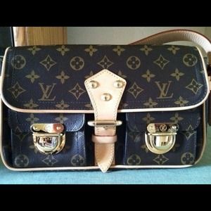 100% authentic Louis Vuitton Hudson SOLD