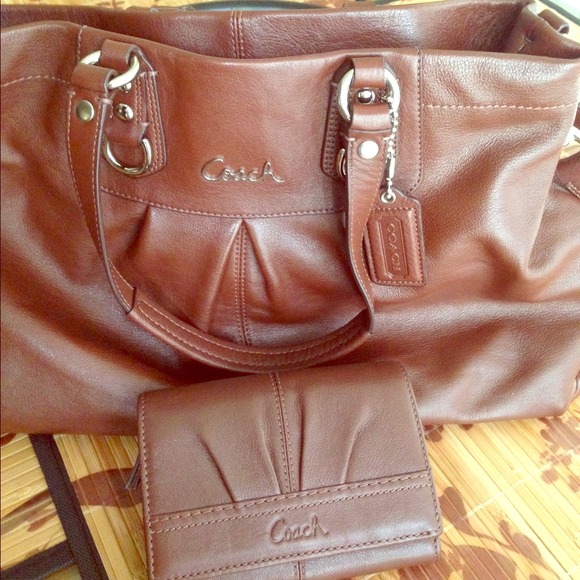 🚫Sold🚫Authentic Coach leather handbag/ wallet