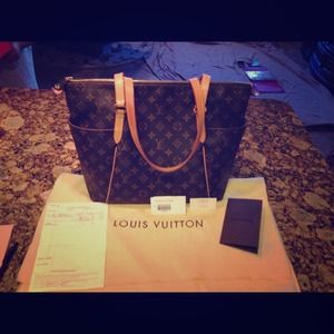 100% authentic Louis Vuitton Totally MM mono SOLD